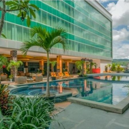 Claro Hotel Kendari Luaran gambar