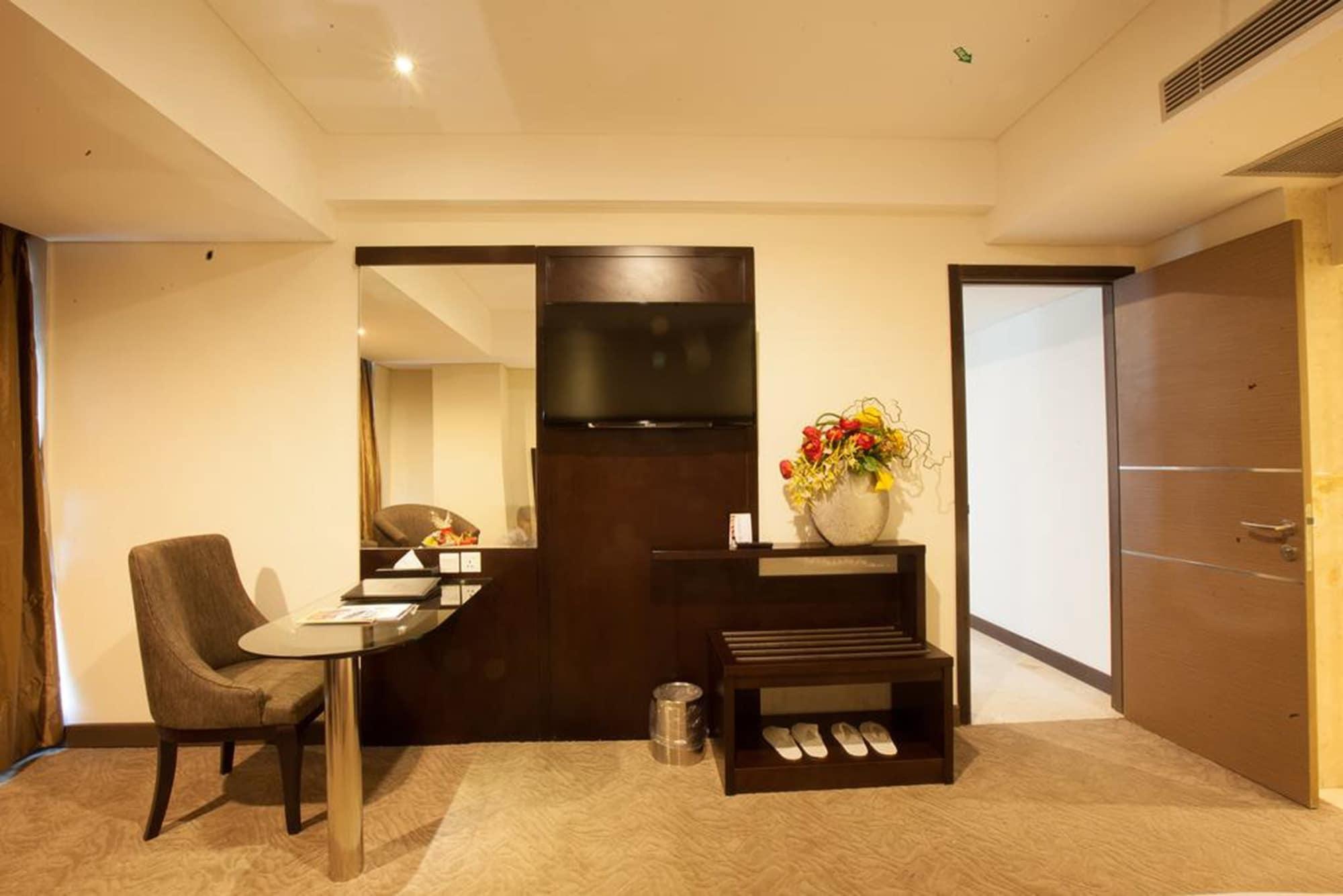 Claro Hotel Kendari Luaran gambar