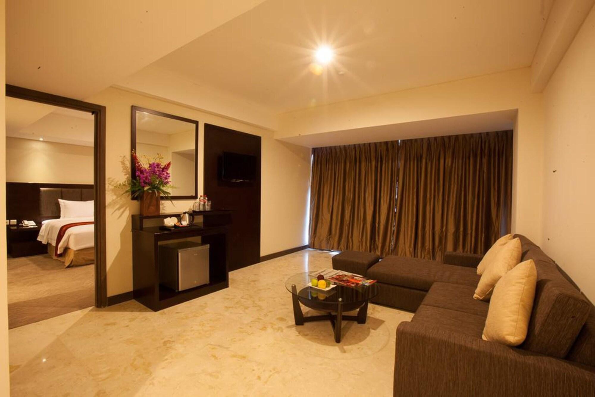 Claro Hotel Kendari Luaran gambar