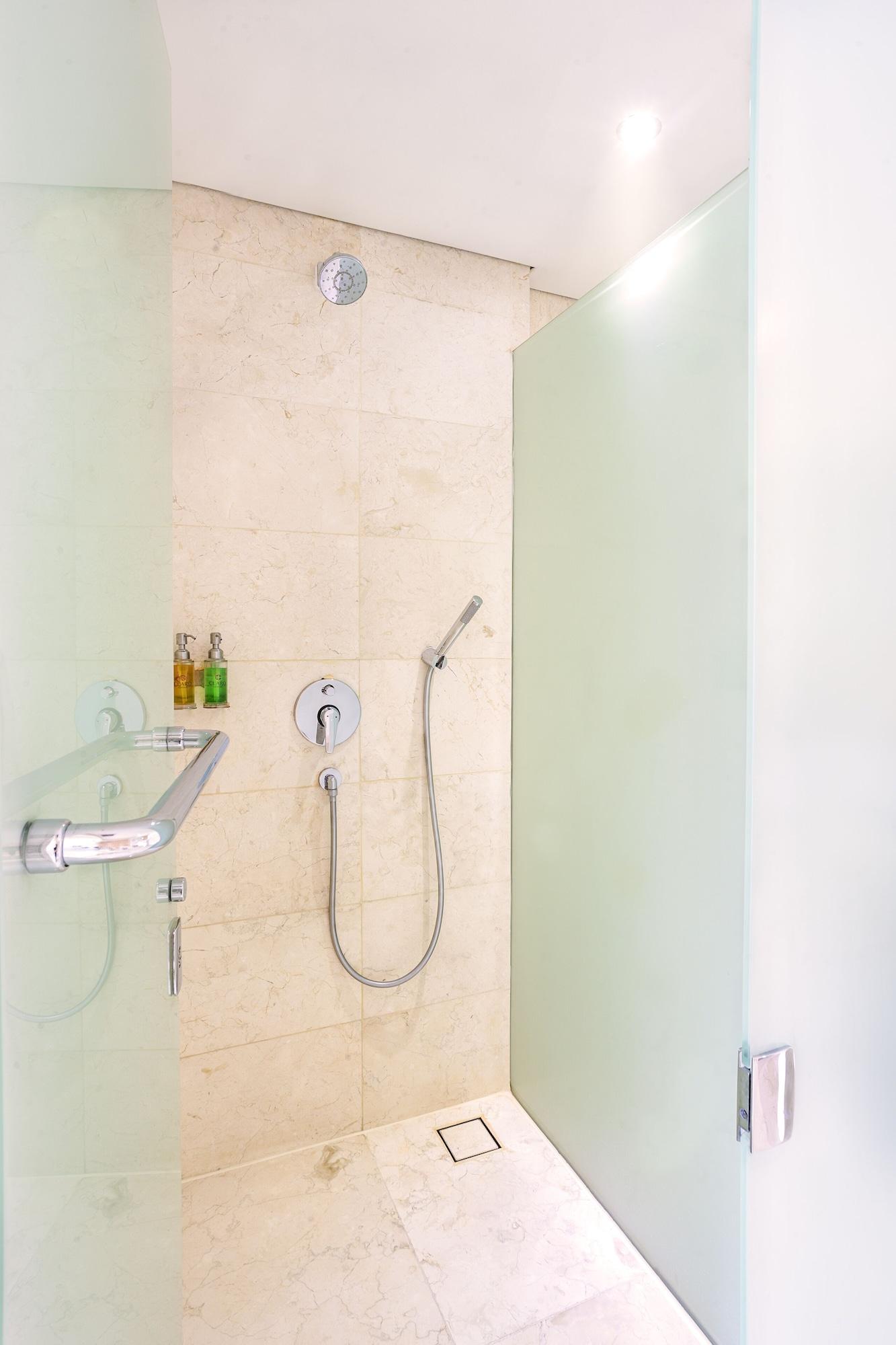 Claro Hotel Kendari Luaran gambar
