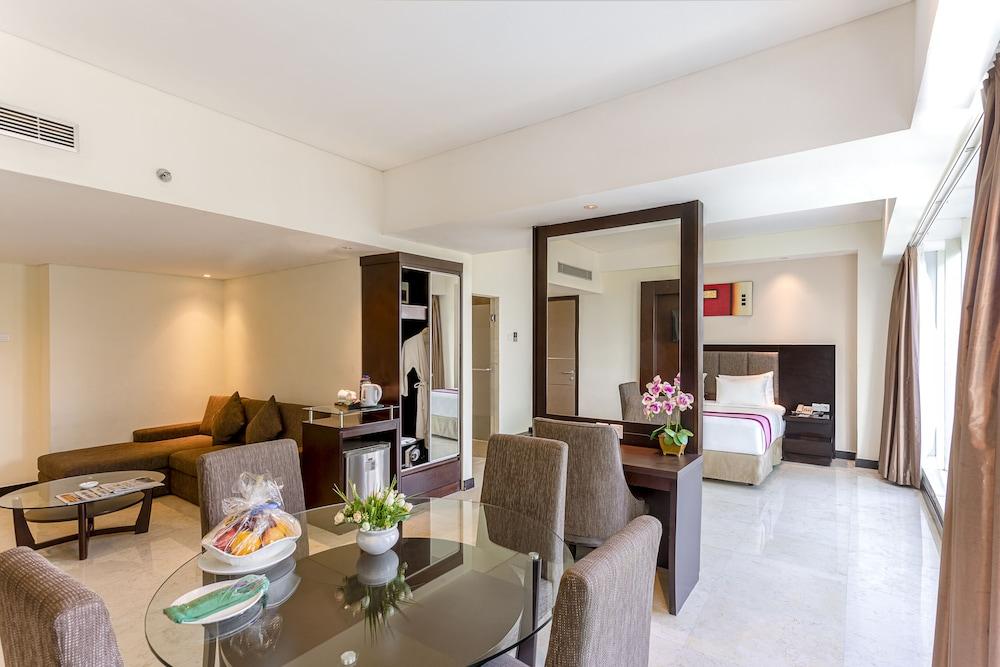 Claro Hotel Kendari Luaran gambar