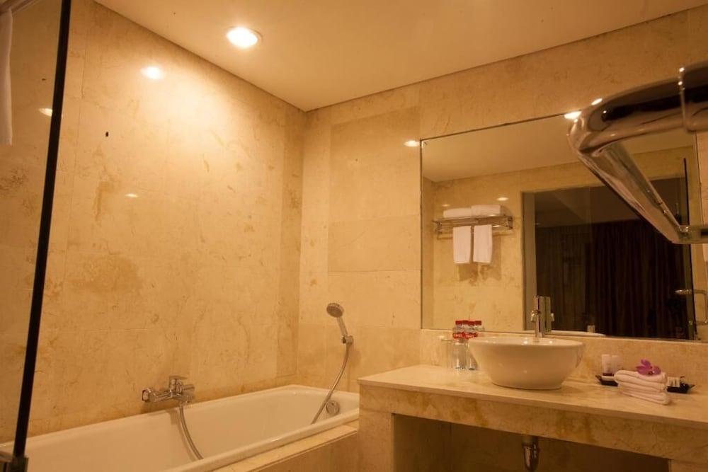 Claro Hotel Kendari Luaran gambar
