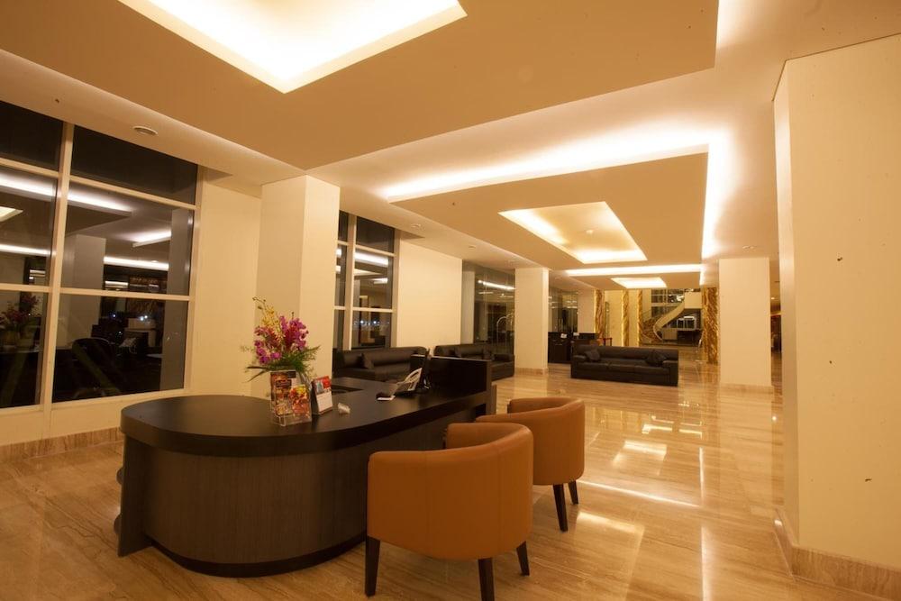 Claro Hotel Kendari Luaran gambar