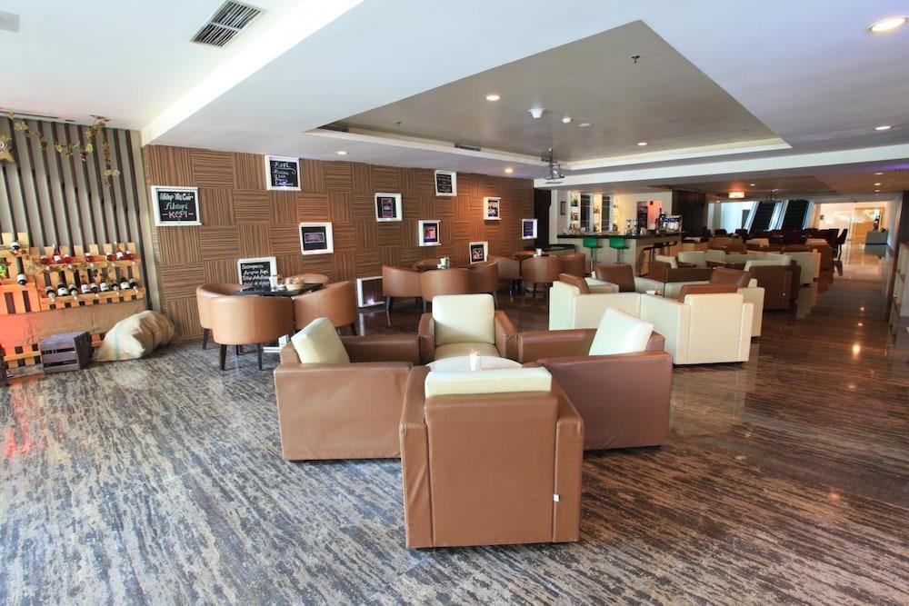 Claro Hotel Kendari Luaran gambar
