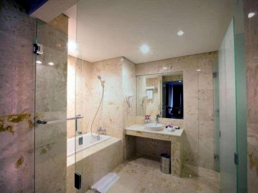 Claro Hotel Kendari Luaran gambar