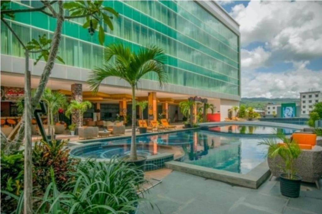 Claro Hotel Kendari Luaran gambar