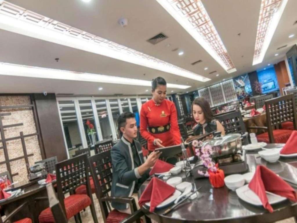 Claro Hotel Kendari Luaran gambar