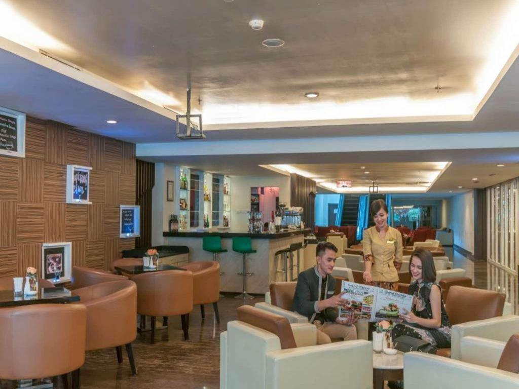 Claro Hotel Kendari Luaran gambar