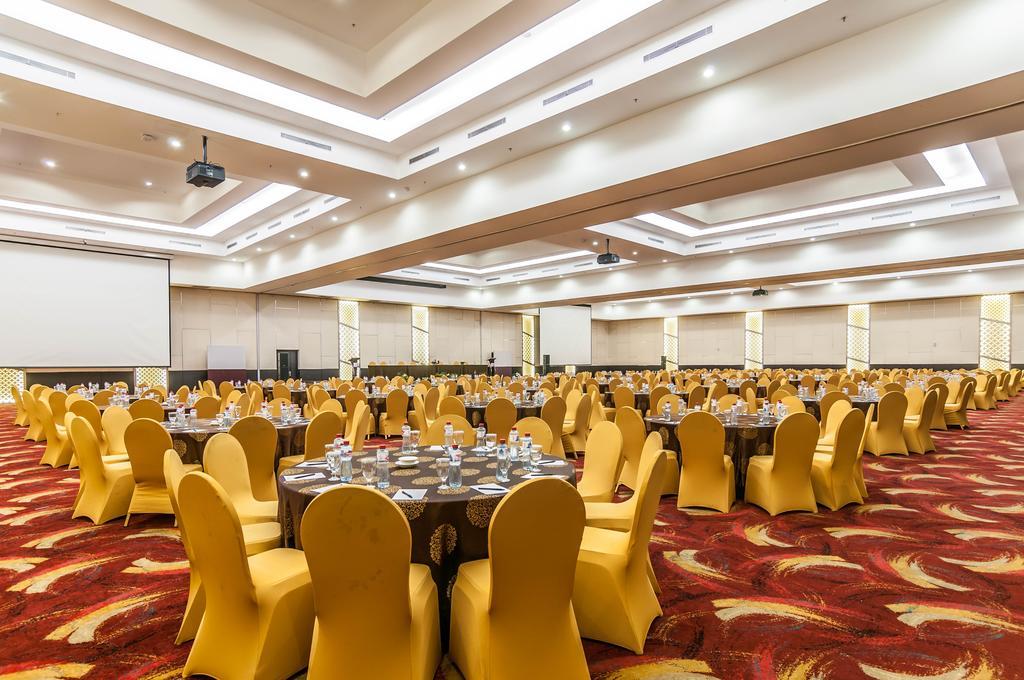 Claro Hotel Kendari Luaran gambar