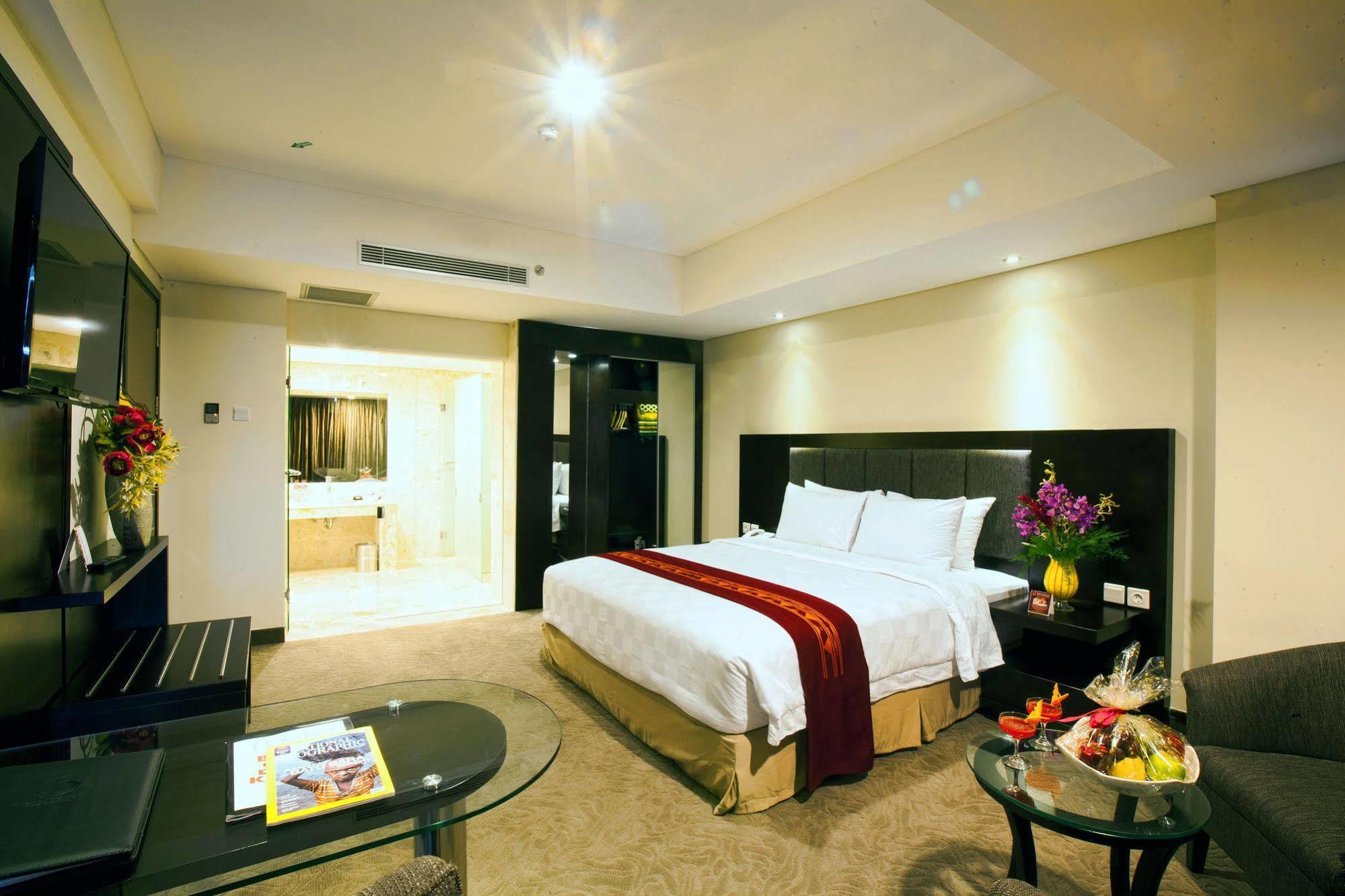Claro Hotel Kendari Luaran gambar