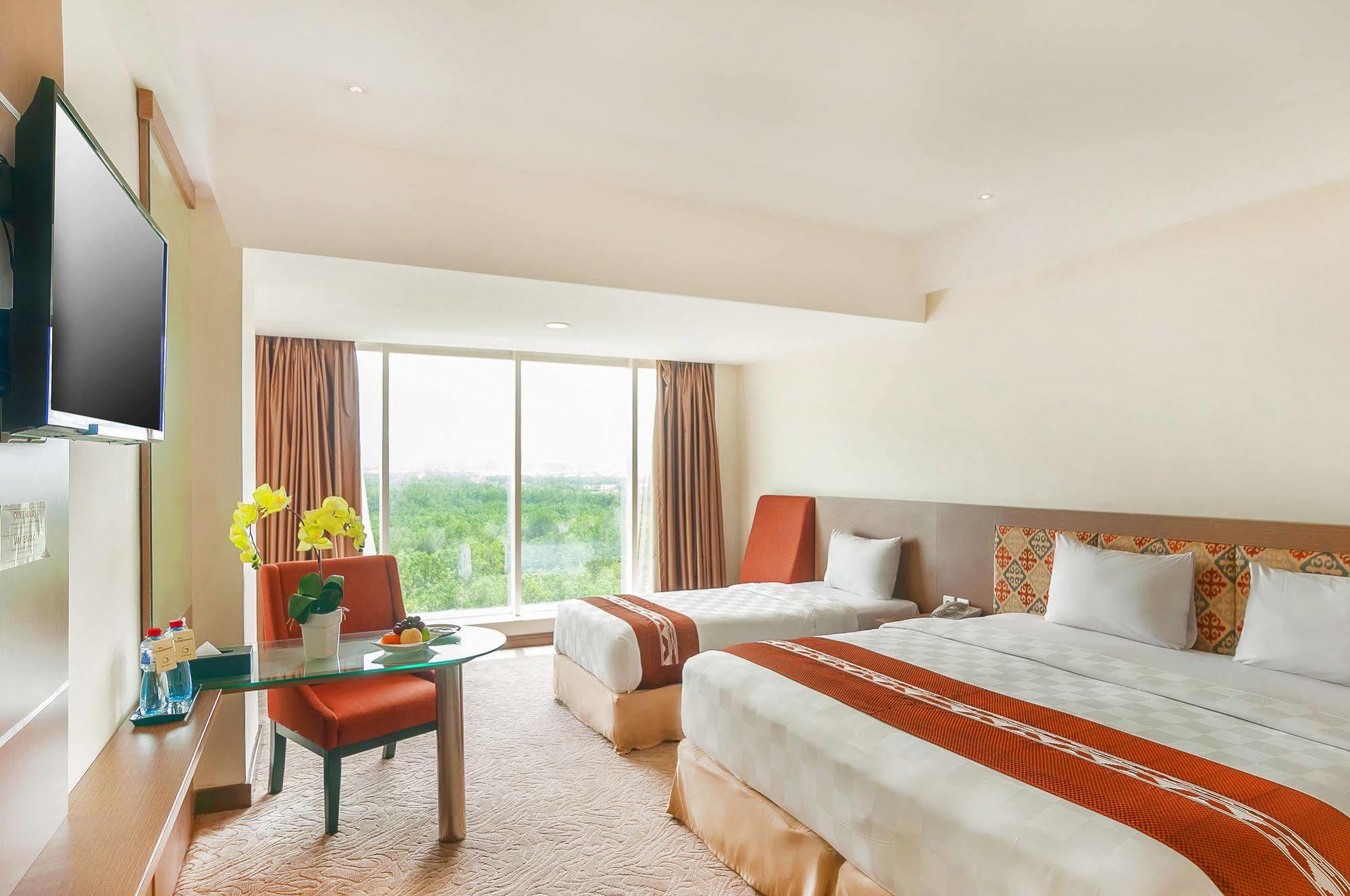 Claro Hotel Kendari Luaran gambar