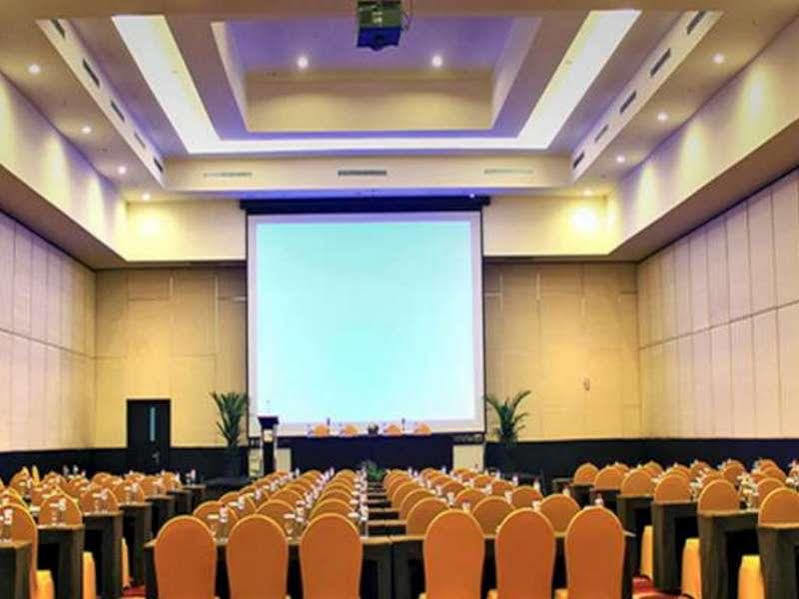 Claro Hotel Kendari Luaran gambar