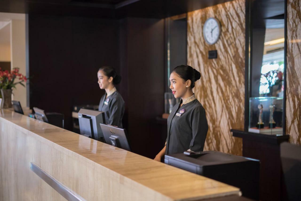 Claro Hotel Kendari Luaran gambar