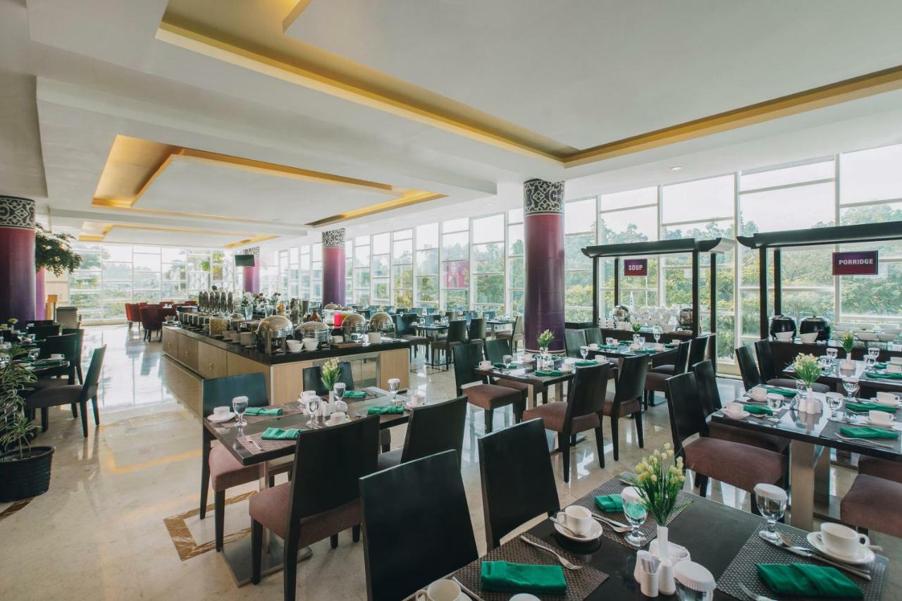 Claro Hotel Kendari Luaran gambar